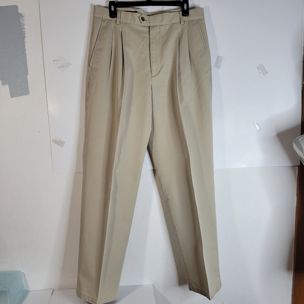 Mens Nordstroms Khaki Chinos 100% Cotton Smart care Stain resistant Size 34 x32